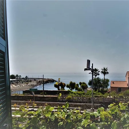 Apartment Il Giardino Di Francesco Imperia